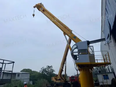 telescopic boom port crane.png