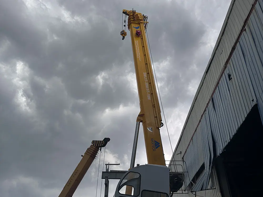 telescopic boom crane