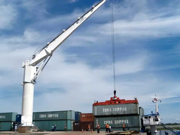 fixed-cargo-crane.jpg