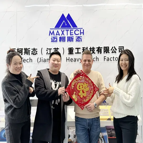 Clients visited our company and extended their warm Spring Festival greetings to us