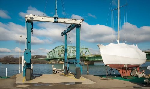 Boat lift crane(1).jpg