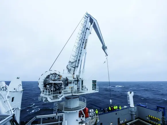 ship deck crane 2