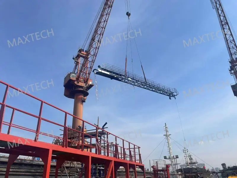 2T@25M Hydraulic Oil Pipeline Slewing Crane: On-site Installation, Embarking on a New Journey of Efficient Operation