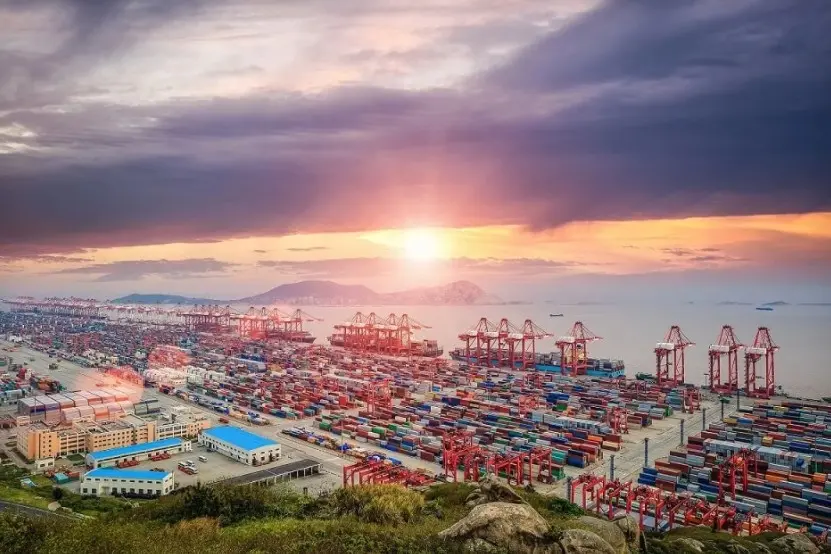 We take pride in the superior quality of cranes, spreaders,grabs, hoppers,ship unloader and auto mooring devices which are built to last and perform efficiently in challenging co (1)