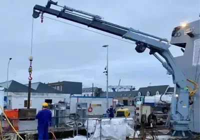 telescopic-knuckle-boom-dockyard-crane.png