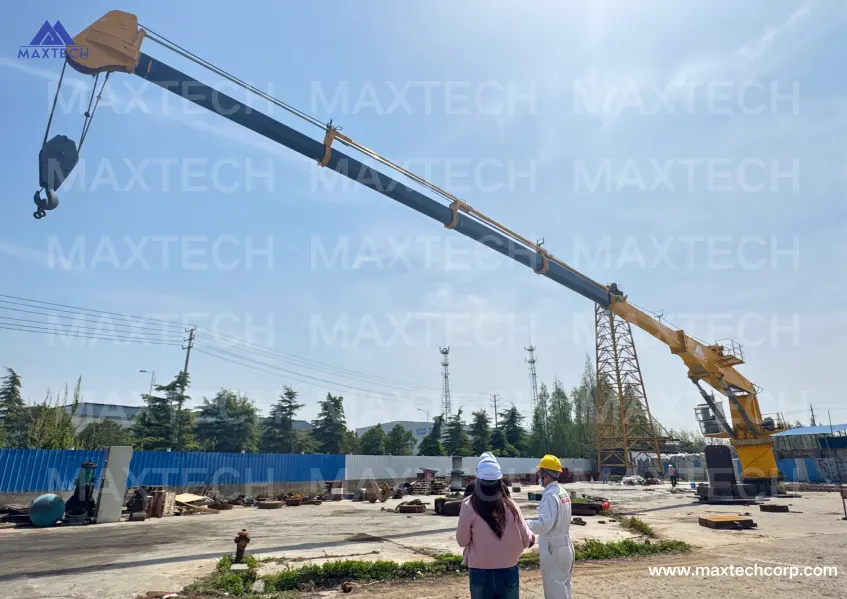 telescopic boom Ship crane.png