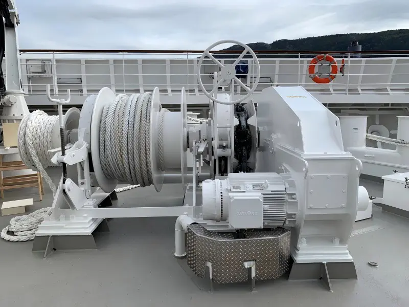 marine-anchor-windlass-winch2.jpg